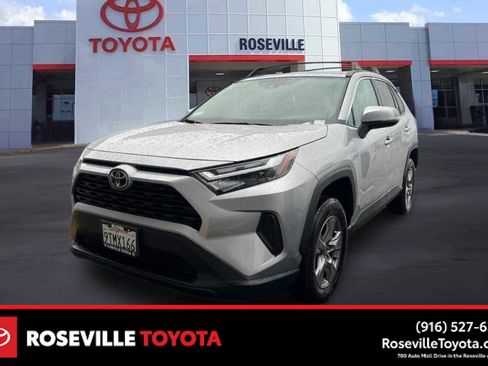 Used 2025 Toyota RAV4 XLE image 1