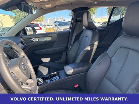 Certified 2025 Volvo XC40 B5 Plus AWD/4WD image 17