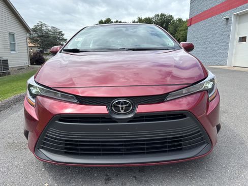 Used 2025 Toyota Corolla LE FWD image 9