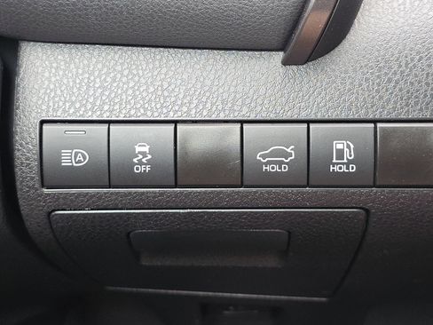 Used 2023 Toyota Camry SE image 12