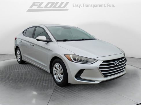 Used 2018 Hyundai Elantra SE FWD image 1