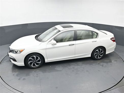 Used 2017 Honda Accord EX image 38