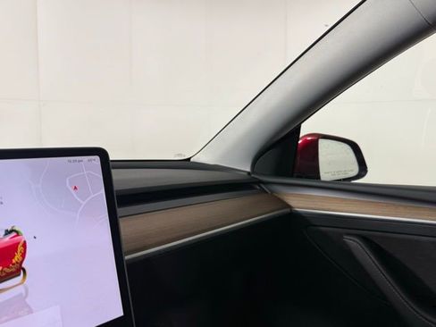 Used 2025 Tesla Model Y Long Range image 16