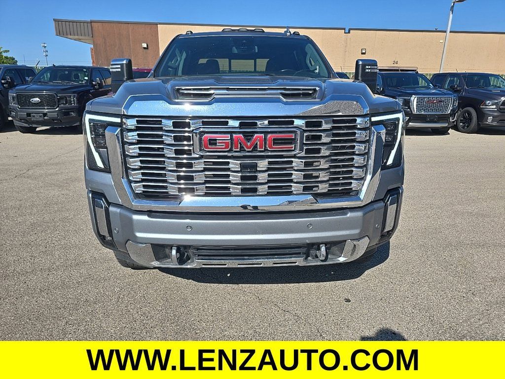 Used 2025 GMC Sierra 2500 Denali AWD/4WD image 2