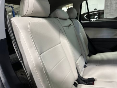 Used 2021 Volkswagen Tiguan SE w/ Panoramic Sunroof Package AWD/4WD image 34