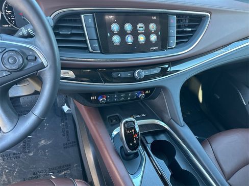 Used 2018 Buick Enclave Avenir w/ Avenir Technology Package image 27