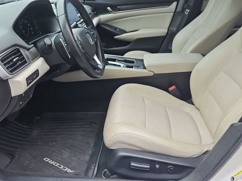 Used 2018 Honda Accord Touring image 16