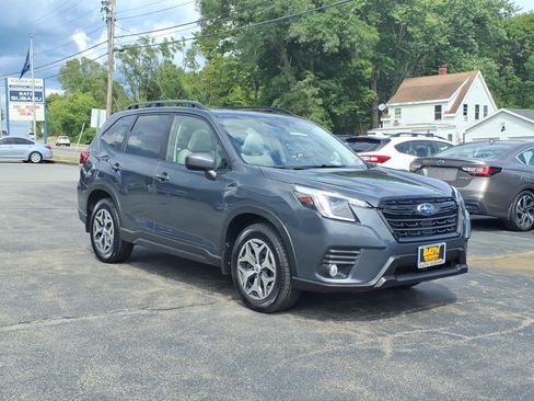 Used 2023 Subaru Forester Premium AWD/4WD image 3