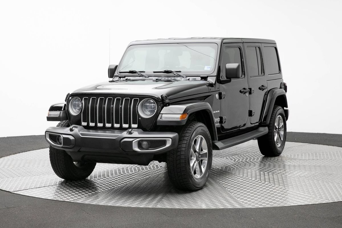 Used 2019 Jeep Wrangler Unlimited Sahara w/ Dual Top Group AWD/4WD image 2