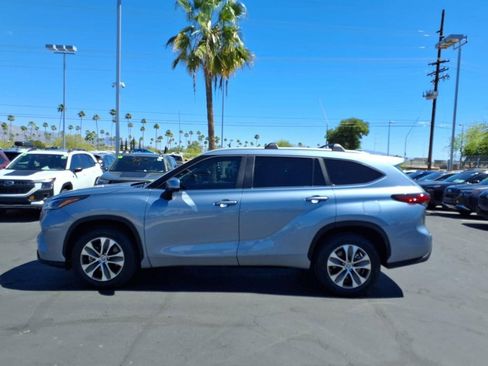 Used 2023 Toyota Highlander XLE image 15