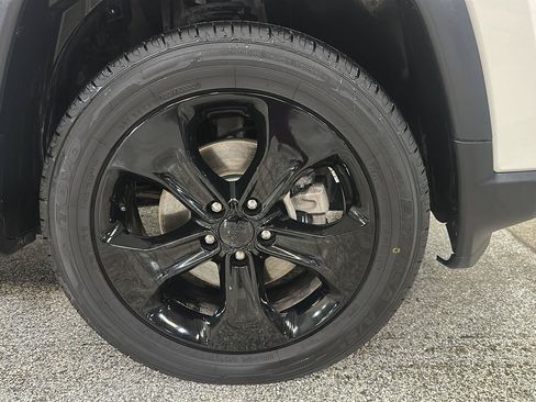 Used 2019 Jeep Compass Latitude AWD/4WD image 8