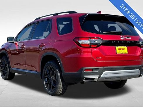 New 2025 Honda Pilot Touring image 3