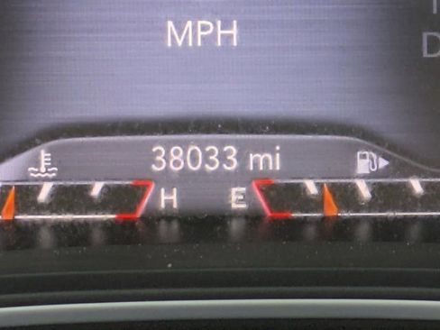 Used 2022 Jeep Cherokee Latitude Lux w/ Mopar Interior Package image 24