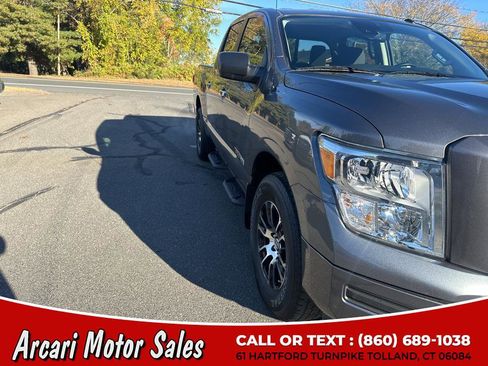 Used 2021 Nissan Titan SV w/ SV Convenience Package image 10