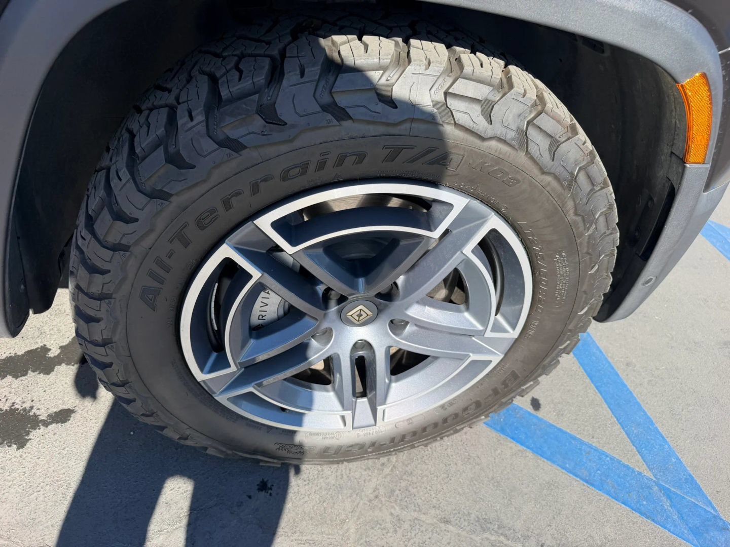 Used 2025 Rivian R1S Adventure Dual AWD/4WD image 23