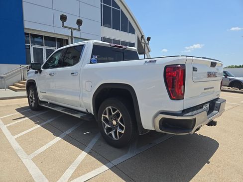 Used 2022 GMC Sierra 1500 SLT w/ SLT Convenience Package AWD/4WD image 10