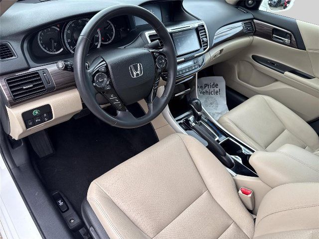 Used 2017 Honda Accord Touring image 10