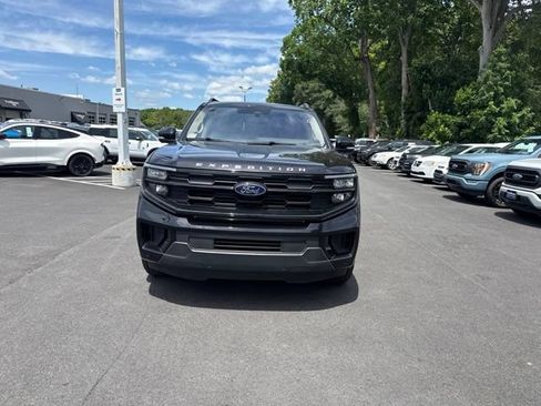 Used 2025 Ford Expedition Active AWD/4WD image 2