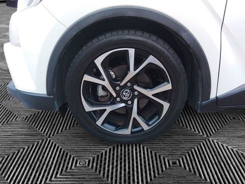 Used 2019 Toyota C-HR XLE image 14