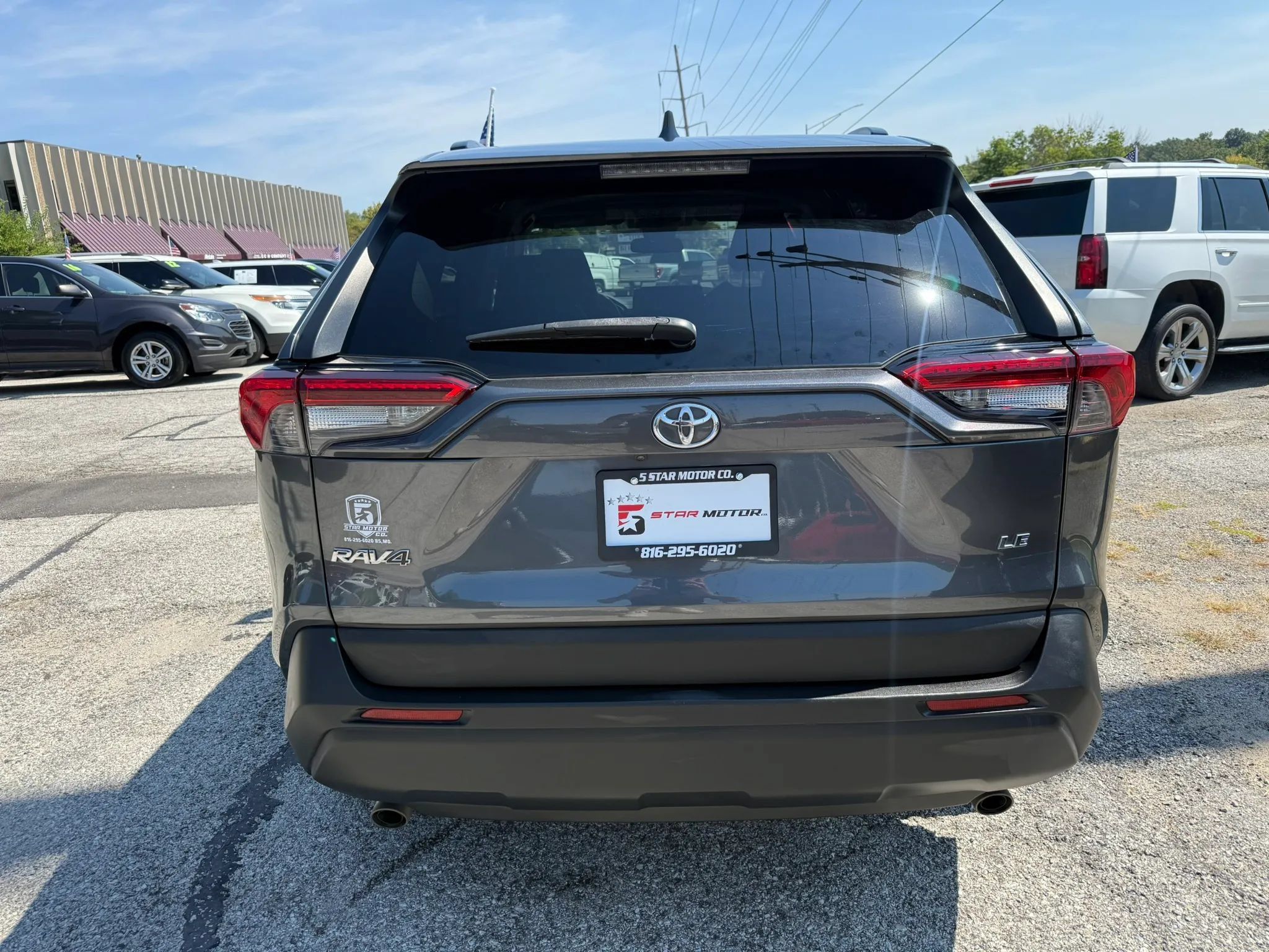Used 2020 Toyota RAV4 LE FWD image 4