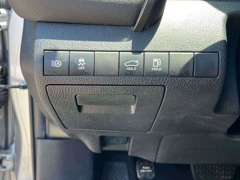 Used 2019 Toyota Camry SE FWD image 16