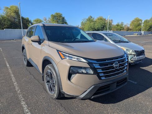 Used 2024 Nissan Rogue SV image 4