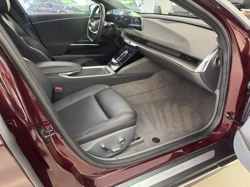 Used 2024 Lucid Air Touring AWD/4WD image 3