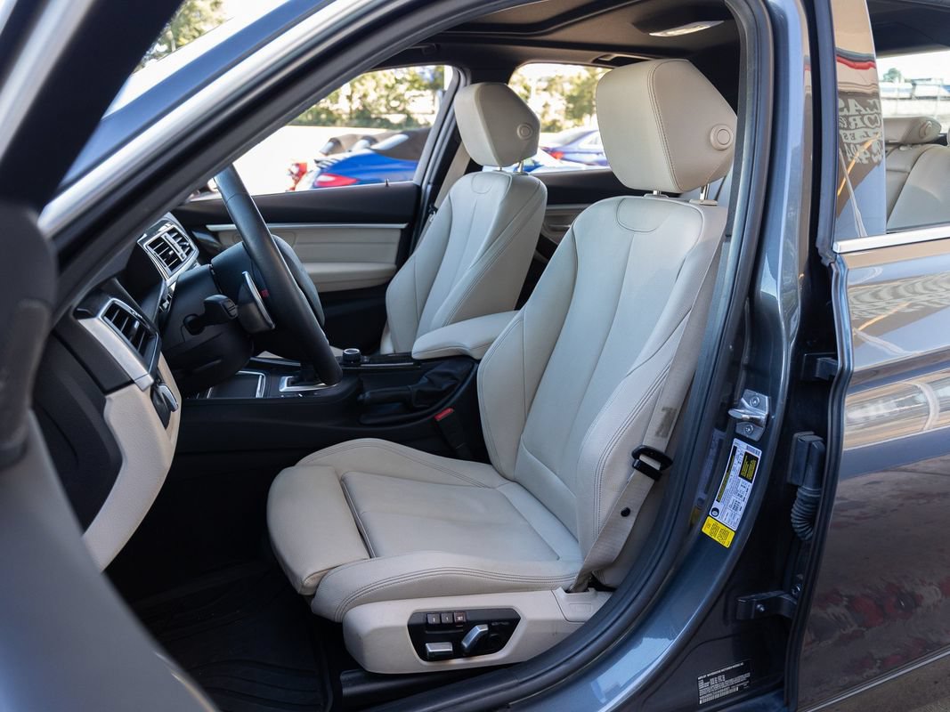 Used 2017 BMW 330i Sedan RWD image 16