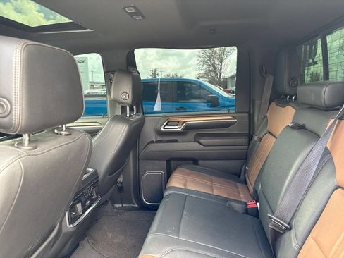 Used 2024 Chevrolet Silverado 2500 High Country w/ Technology Package AWD/4WD image 2