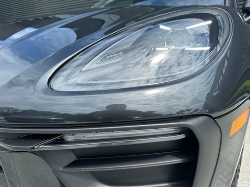 Certified 2025 Porsche Macan AWD/4WD image 9