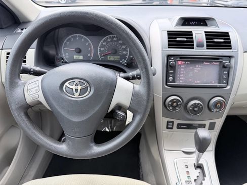 Used 2013 Toyota Corolla LE image 16