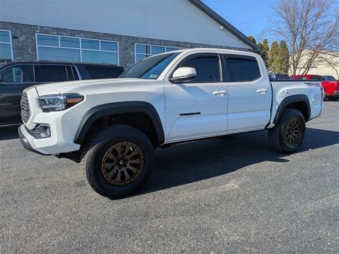 Used 2021 Toyota Tacoma TRD Off-Road w/ Technology Package AWD/4WD image 1