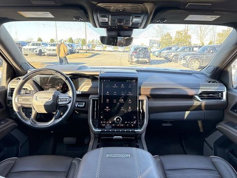 Used 2025 GMC Yukon Denali Ultimate image 20