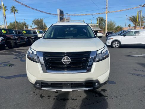 Used 2024 Nissan Pathfinder SL image 3