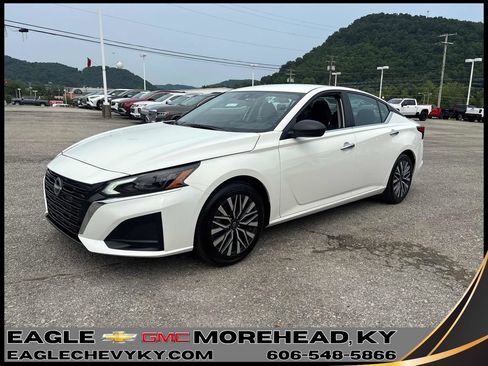 Used 2025 Nissan Altima 2.5 SV FWD image 1