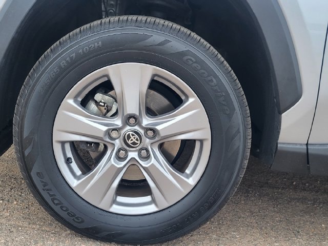 Used 2024 Toyota RAV4 XLE FWD image 10