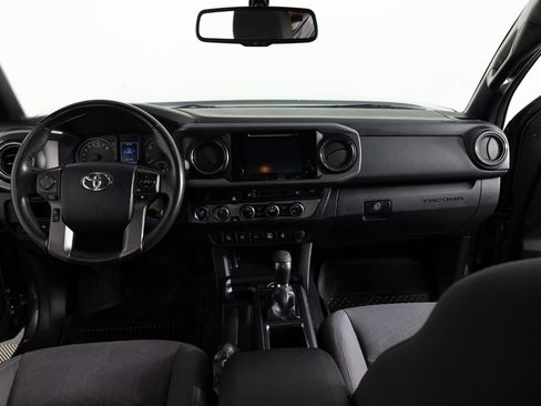 Used 2017 Toyota Tacoma TRD Off-Road w/ Premium & Technology Package AWD/4WD image 33