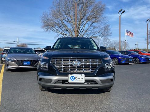 New 2025 Hyundai Venue SEL image 3