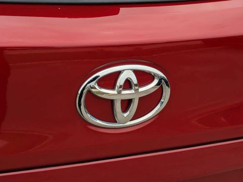 Used 2022 Toyota Corolla Cross XLE image 11