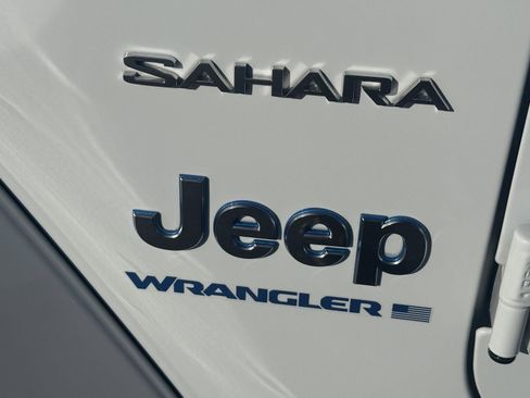 Used 2024 Jeep Wrangler Sahara image 10