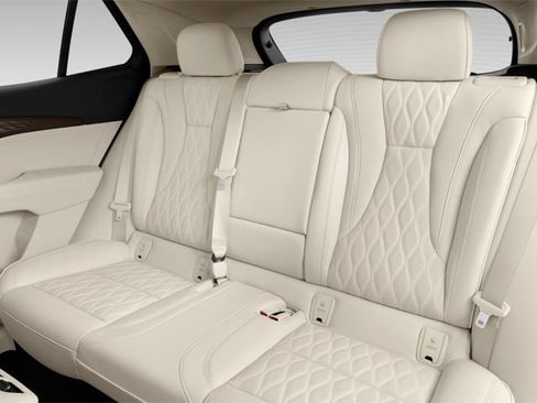 Used 2023 Buick Envision Avenir image 11