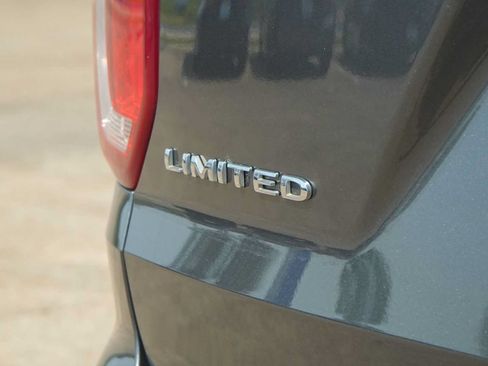 Used 2018 Ford Explorer Limited w/ Equipment Group 301A FWD image 8