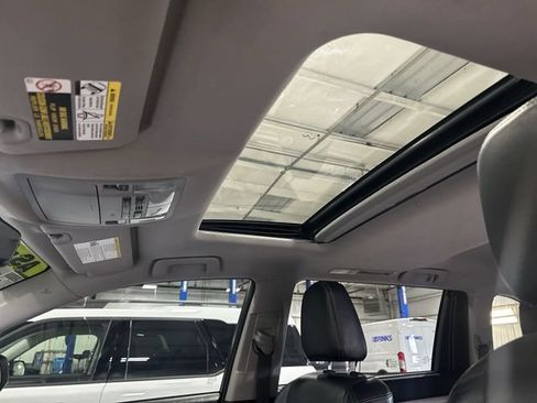Used 2017 Toyota Highlander XLE AWD/4WD image 20