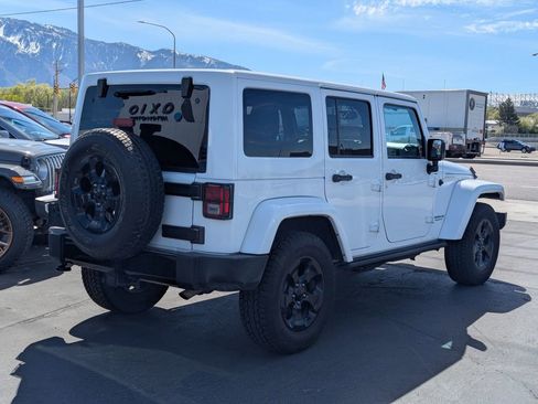 Used 2015 Jeep Wrangler Unlimited Sahara AWD/4WD image 4