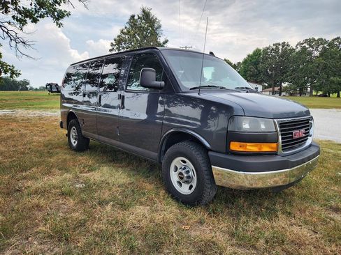 Used 2016 GMC Savana 3500 LT w/ LT Preferred Equipment Group RWD image 2