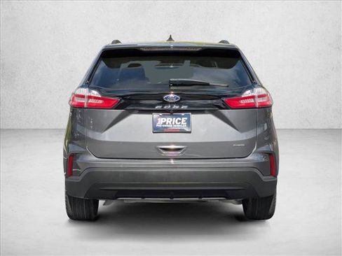 Used 2022 Ford Edge SE image 6