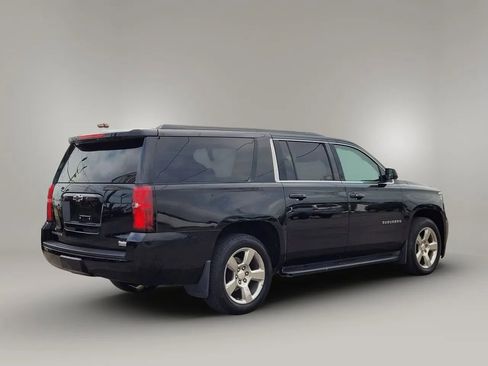 Used 2015 Chevrolet Suburban LT image 2