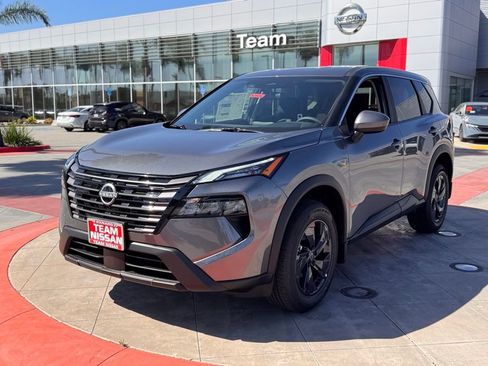 New 2026 Nissan Rogue SV FWD image 4