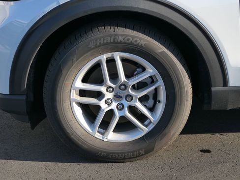 Used 2025 Ford Explorer Active w/ Active Comfort Package image 11