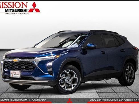 Used 2024 Chevrolet Trax LT w/ Driver Confidence Package image 1